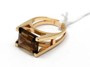 Pantvaror, Ring, 14K med brun sten Ø15¼ 6,5g, i auktion: Pant – Tisdag 16 november 2010