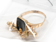 Pantvaror, Parti guld, 18K trasigt 4,1g, i auktion: Pant – Tisdag 16 november 2010