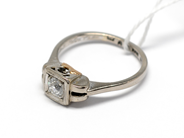 Pantvaror, Ring, vitguld med diamant, i auktion: Pant – Tisdag 16 november 2010