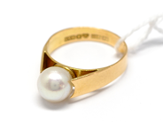Pantvaror, Ring, med pärla 18K Ø16 3,2g, i auktion: Pant – Tisdag 16 november 2010