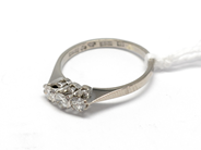 Pantvaror, Ring, vitguld med diamanter 3 x ca 0,13ct, i auktion: Pant – Tisdag 16 november 2010