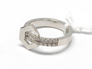 Pantvaror, Ring, vitguld med diamanter 26 x ca 0,01ct 18K Ø16 1/2. 4,7g, i auktion: Pant – Tisdag 16 november 2010