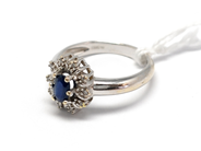 Pantvaror - Ring, vitguld med blå sten och diamanter 10 x ca 0,005ct 18K Ø17. 4,4g - View 1