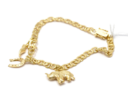 Pantvaror, Armband, med tre berlocker 18K 19cm 12,8g, i auktion: Pant – Tisdag 15 mars 2011