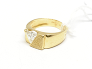 Pantvaror, Ring, skev 14K 6,6g, i auktion: Pant – Tisdag 13 september 2011