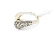 Pantvaror, Ring, med stenar 18K Ø 17 1/2  3,2 g, i auktion: Pant – Tisdag 22 november 2011