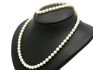 Pantvaror, Set, Pärlcollier 45 cm med lås 18K, i auktion: Pant – Tisdag 22 november 2011