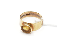 Pantvaror, Ring, med sten 14K Ø 19 1/2 4,6 g, i auktion: Pant – Tisdag 22 november 2011