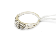 Pantvaror, Ring, med stenar 18K vitguld Ø 16 1/2 2,6 g, i auktion: Pant – Tisdag 22 november 2011