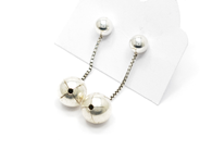 Pantvaror, Örhängen, 1 par i silver 925 2,6 g, i auktion: Pant – Tisdag 22 november 2011