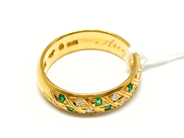 Pantvaror, Ring, 23K med gröna stenar o diamanter 6x0,01ct Ø183/4 graverad 8,4g, i auktion: Pant – Tisdag 22 november 2011