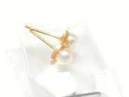 Pantvaror, Örhängen, ett par 18K med pärla stoppers saknas 0,5g, i auktion: Pant – Tisdag 22 november 2011