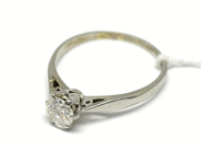 Pantvaror, Ring, 18K vitguld med diamant ca0,65ct Ø183/4 2,8g, i auktion: Pant – Tisdag 22 november 2011