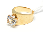 Pantvaror, Ring, med sten 18K Ø15 1/4 4,5g, i auktion: Pant – Tisdag 22 november 2011