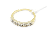 Pantvaror, Ring,  med stenar bucklig 18K 3g, i auktion: Pant – Tisdag 22 november 2011
