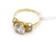 Pantvaror, Ring, med sten bucklig 18K 4,4g, i auktion: Pant – Tisdag 22 november 2011