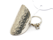 Pantvaror, Ringar, 2st en med sten Ø15½ Ø16¼ silver 25,3g, i auktion: Pant – Tisdag 22 november 2011