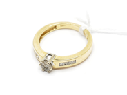 Pantvaror, Ring, med diamanter 13xca0,01ct Ø16½ 18K 3,8g, i auktion: Pant – Tisdag 22 november 2011