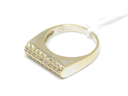 Pantvaror, Ring, Vitguld med stenar Ø17 18K 6,1g, i auktion: Pant – Tisdag 22 november 2011