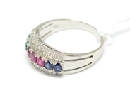 Pantvaror, Ring, vitguld med färgade stenar och små diamanter något skev  Ø18¼ 18K 5,3g, i auktion: Pant – Tisdag 22 november 2011
