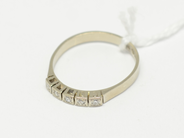 Pantvaror, Ring, vitguld med diamanter  5xca0,01ct Ø16½ 18K 1,8g, i auktion: Pant – Tisdag 22 november 2011