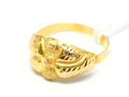 Pantvaror, Ring, bucklig 21K 0,9g, i auktion: Pant – Tisdag 22 november 2011