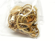 Pantvaror, Parti Guld, med stenar buckligt trasigt 18K 46,2g, i auktion: Pant – Tisdag 22 november 2011