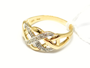 Pantvaror, Ring, med små diamanter bucklig 18K 3,5g, i auktion: Pant – Tisdag 22 november 2011