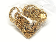 Pantvaror, Parti Guld, med små diamanter defekt trasigt buckligt 18K 57g, i auktion: Pant – Tisdag 22 november 2011