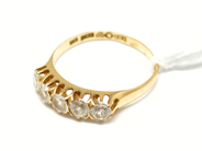 Pantvaror, Ring, med stenar defekt 18K 2,4g, i auktion: Pant – Tisdag 22 november 2011