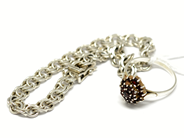 Pantvaror, Armband, Bismarck 18cm Ring Ø18¾ med granatstenar  i silver 13,8g, i auktion: Pant – Tisdag 22 november 2011