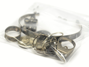 Pantvaror, Parti Silver, mede stenar trasigt buckligt  40,7g, i auktion: Pant – Tisdag 22 november 2011