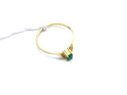 Pantvaror, Ring 18K med grön sten Ø161/2 1g, i auktion: Pant – Tisdag 31 juli 2012
