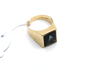 Pantvaror, Ring 18K med grön Ø203/4 12,5g, i auktion: Pant – Tisdag 31 juli 2012