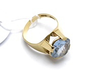 Pantvaror, Ring med blå sten 18K Ø181/2 6g, i auktion: Pant – Tisdag 31 juli 2012