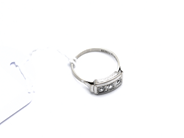 Pantvaror, Ring vitguld med stenar 18K Ø171/2 2,4g, i auktion: Pant – Tisdag 31 juli 2012