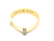 Pantvaror, Ring med sten Ø17 18K 2,6g, i auktion: Pant – Tisdag 31 juli 2012