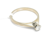 Pantvaror, Ring 18K vitguld med diamant graverad 0,34ct Ø181/2 3,5g, i auktion: Pant – Tisdag 31 juli 2012