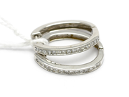 Pantvaror, Örhängen vitguld med diamanter 30xca0,03ct prinsesslipade 18K 6g, i auktion: Pant – Tisdag 31 juli 2012