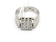 Pantvaror, Ring vitguld med diamanter 9xca0,04ct 18K Ø15 3/4 4,7g, i auktion: Pant – Tisdag 31 juli 2012