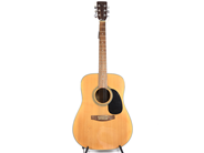 Pantvaror, Akustisk gitarr J&D W-600 i mjukt fodral, lackskador, i auktion: Pant – Tisdag 31 juli 2012
