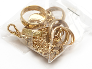 Pantvaror, Parti guld med stenar 18K defekt/graverat 44,6g, i auktion: Pant – Tisdag 31 juli 2012