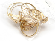 Pantvaror, Parti guld med stenar 18K defekt 15,1g, i auktion: Pant – Tisdag 31 juli 2012