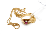 Pantvaror, Parti guld med sten 18K defekt/graverat 6,1g, i auktion: Pant – Tisdag 31 juli 2012