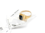 Pantvaror, Ring 18K trasig med sten 3,6g, i auktion: Pant – Tisdag 31 juli 2012