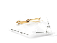 Pantvaror, Brosch 18K trasig med pärla 1,5g, i auktion: Pant – Tisdag 31 juli 2012