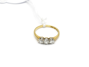 Pantvaror, Ring 18K med diamanter 2xca0,16ct äldre slipade 1xca0,16ct briljantslipad Ø16 1,9g, i auktion: Pant – Tisdag 31 juli 2012