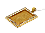 Smycken, Hänge 18K med stenar 6,6g, i auktion: Pant – Tisdag 5 november 2013