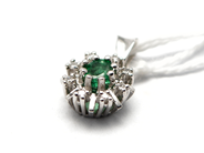 Smycken, Hänge 18K 2,0g med grön sten och diamanter 8 x ca 0,01ct, i auktion: Pant – Tisdag 5 november 2013